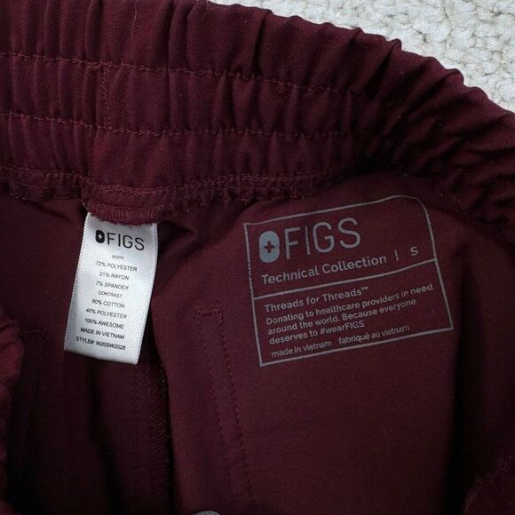 Figs Scrub Set Zamora Jogger & Catarina Top Set Burgundy - Picture 10 of 12